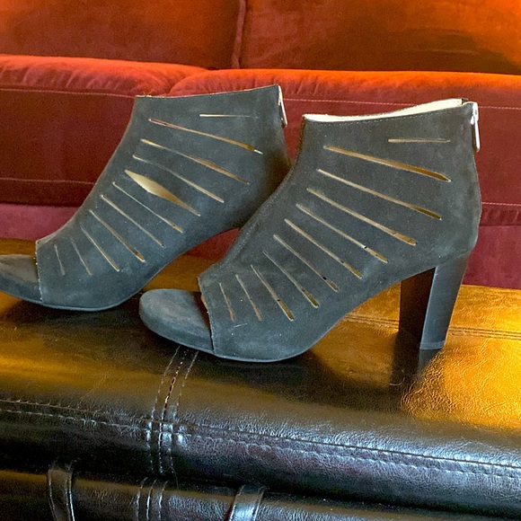 Adrienne Vittadini Heels - Picture 3 of 4